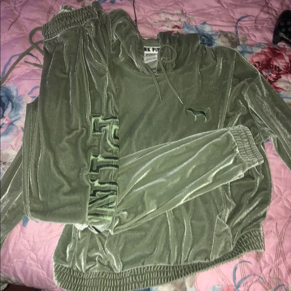 Vs pink velvet set